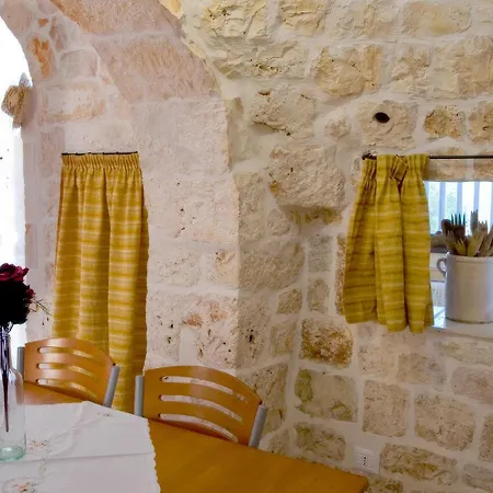 Trullo Sorgente 度假居 *